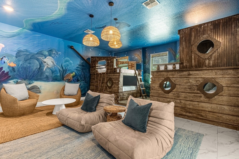 Upstay Lakeview Mansion w Pool Spa and Cinema - photo 2