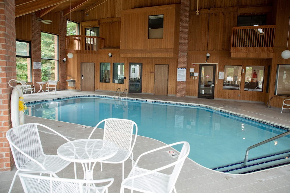 Lomira Inn and Suites - photo 13