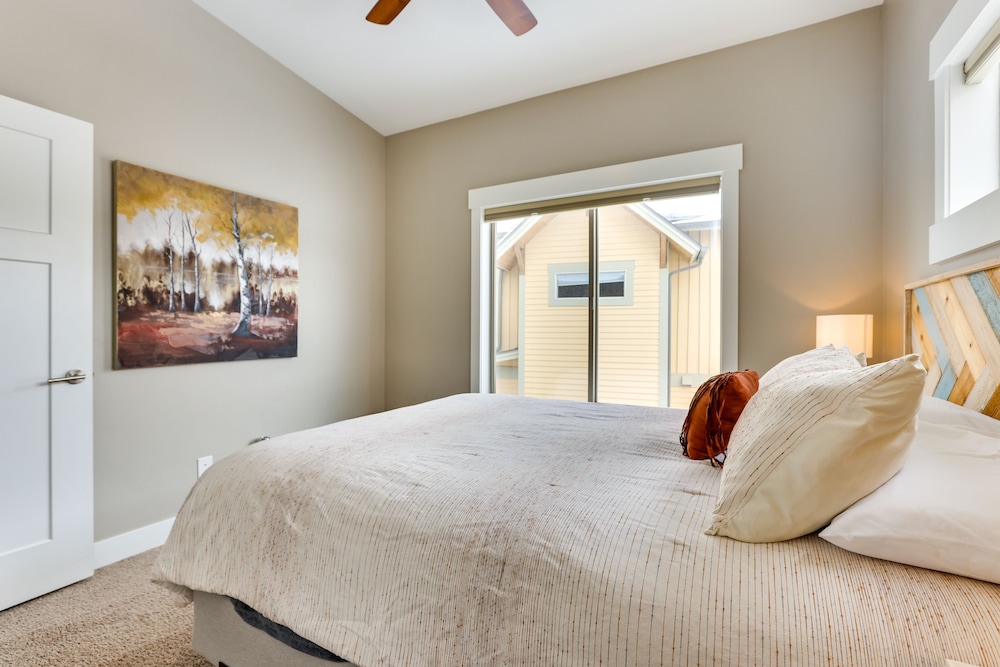 4BR Fraser Getaway Hot Tub Sleeps 10 — Fraser — photo 4