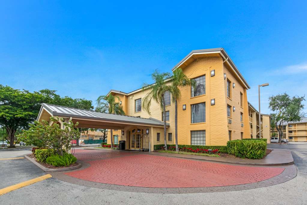 La Quinta Inn by Wyndham Miami Airport North - photo 5