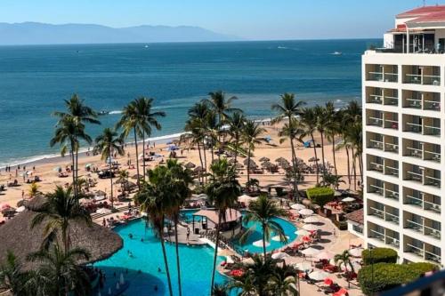 Spacious ideal for excursions with beach access — 4-Star Luxury Hotel in Puerto Vallarta, Mexico