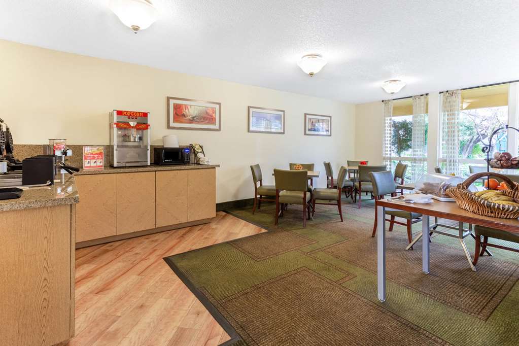 La Quinta Inn & Suites by Wyndham Redding - photo 33