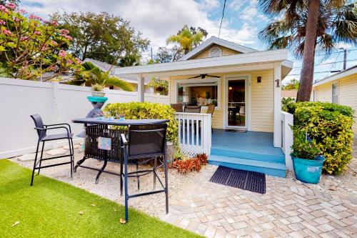 Sea Breezy Unit 1 — 4-Star Luxury Hotel in Saint Pete Beach, United States