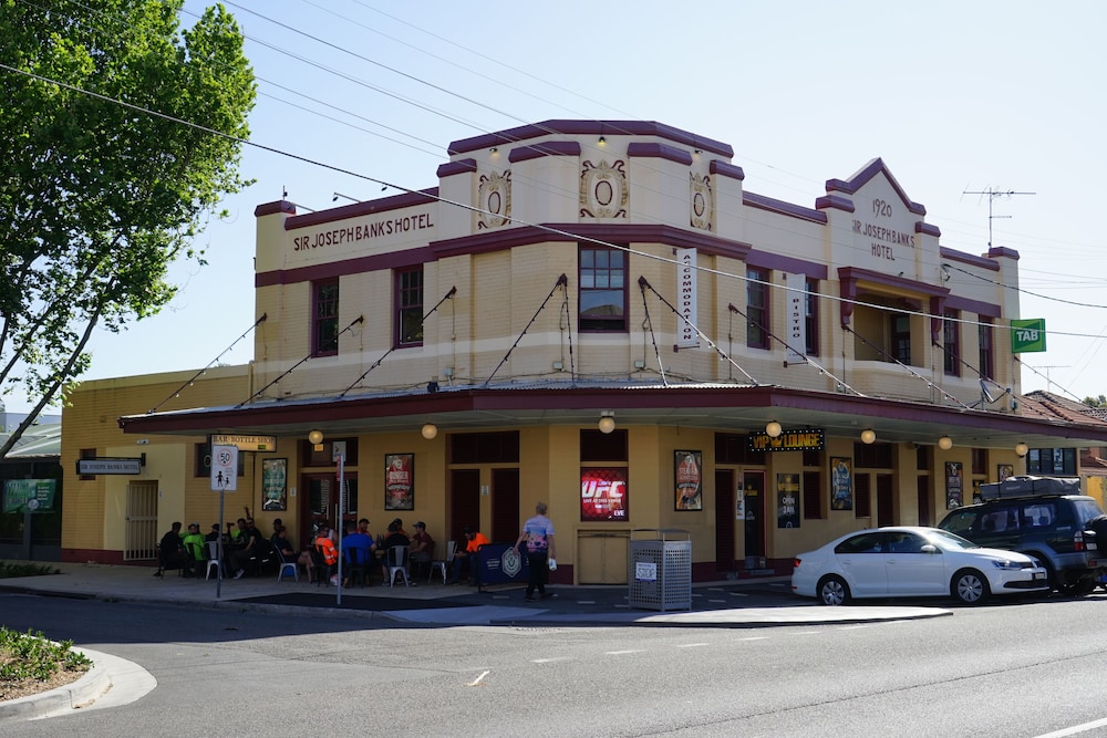 Sir Joseph Banks Hotel — Botany