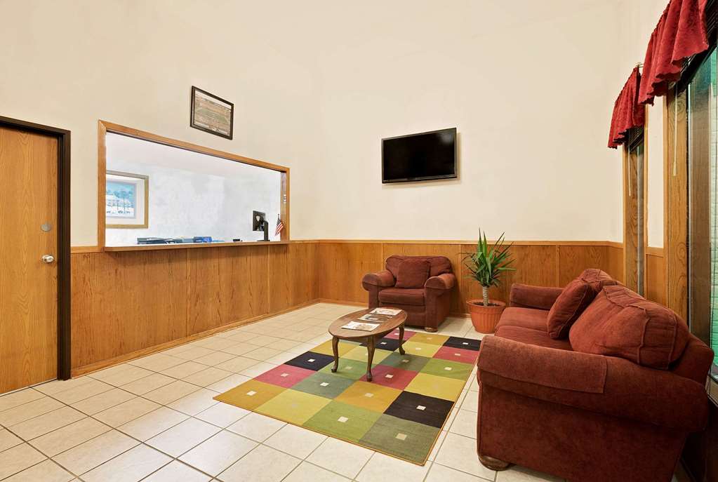 Super 8 by Wyndham Marshall - photo 3