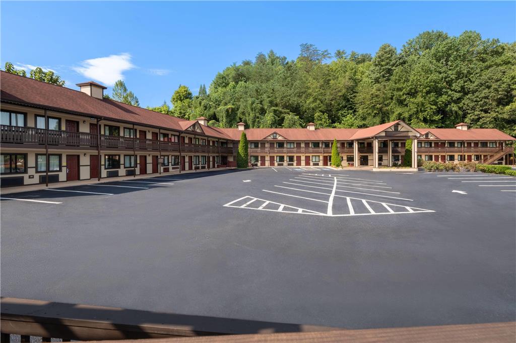 Super 8 By Wyndham Helen — Toccoa