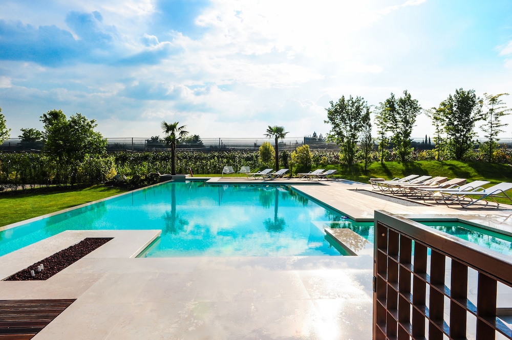 Belvivere Suites - carbon neutral hotel in Sona