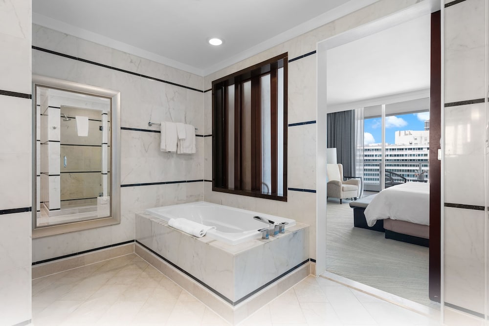 Fontainebleau Miami Beach Private Luxury Suites - photo 382