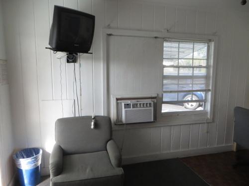 Royal Palms Motel - photo 16