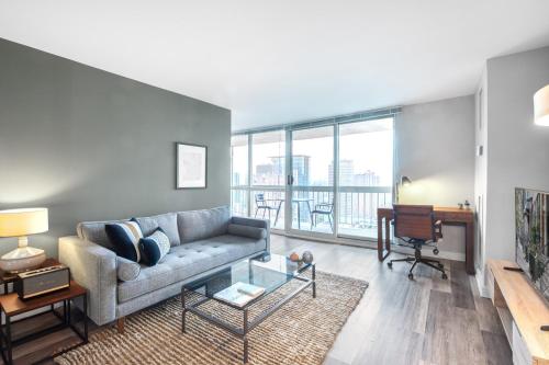 Gold Coast Convertible w Lounge nr Oak St CHI 83 — 4-Star Luxury Hotel in Chicago, United States