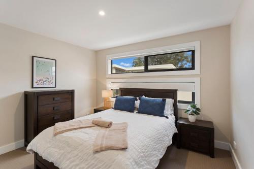 Stunning Luxury Townhome Walk to Beach & Shops — Cowes — photo 3