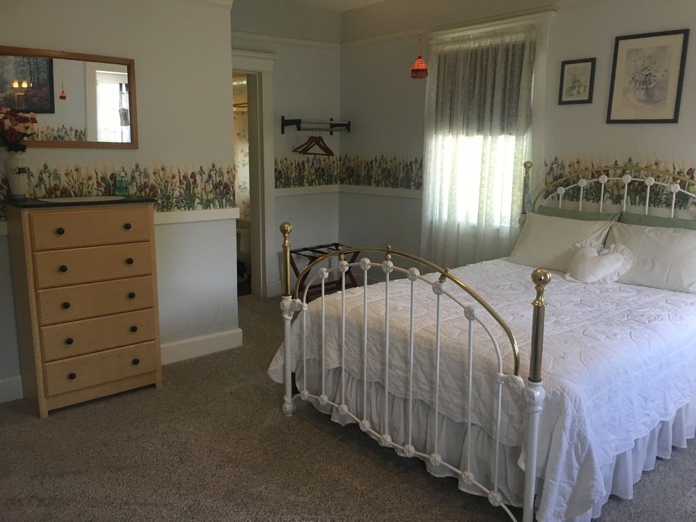 Francie's Inn - photo 17