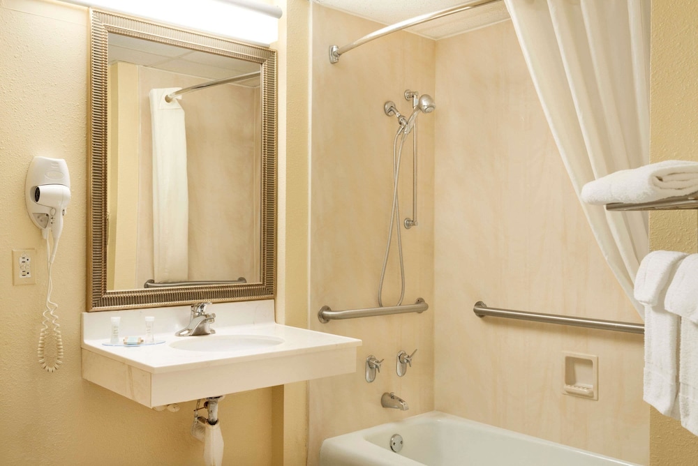 Travelodge by Wyndham Sturgis - photo 12