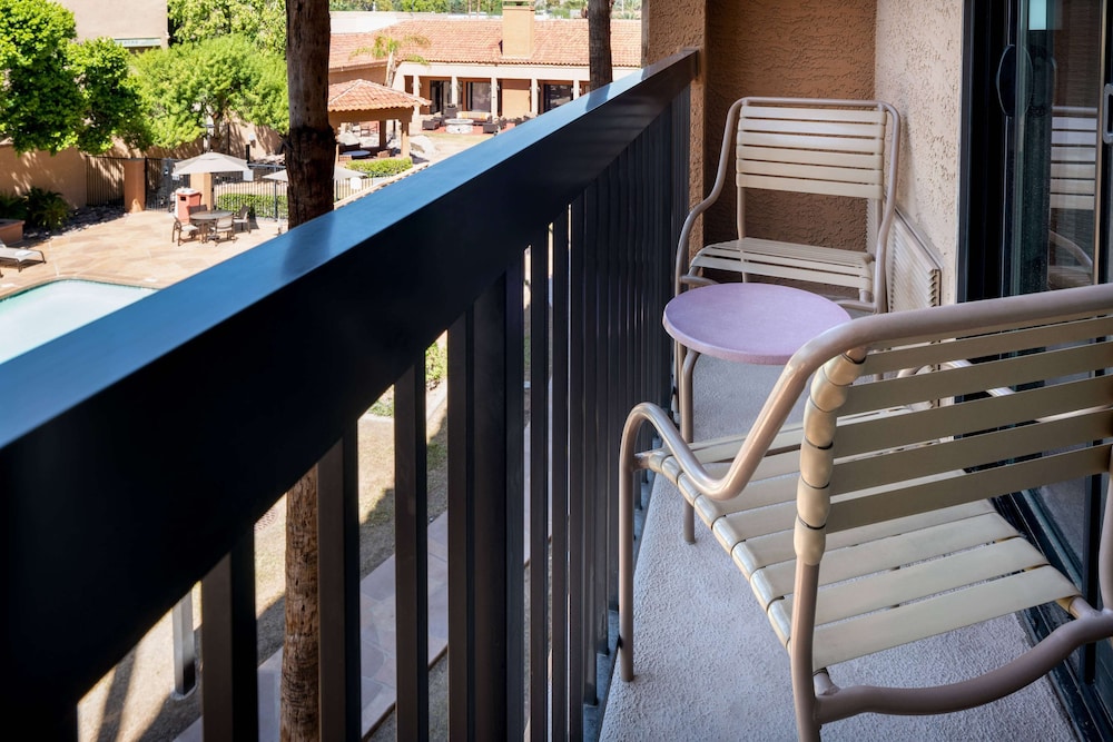 Sonesta Select Phoenix Camelback - photo 17