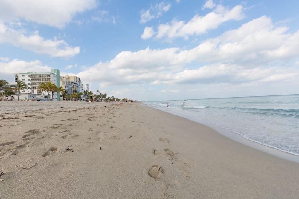 437 Studio Hollywood Beach Resort - photo 20