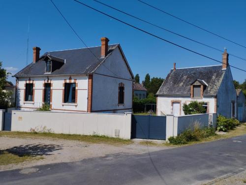 Les 2 maisons avec piscine - last minute hotel in Unknown City