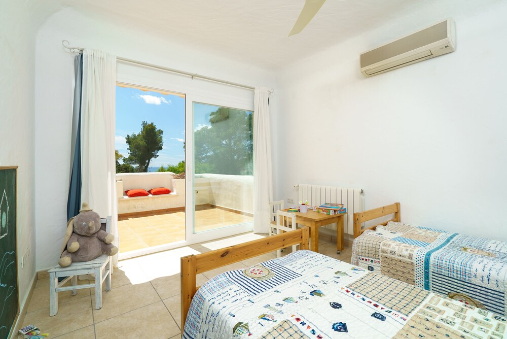 Villa Solhabitat Portet Beach — 4-Star Luxury Hotel in Teulada, Spain