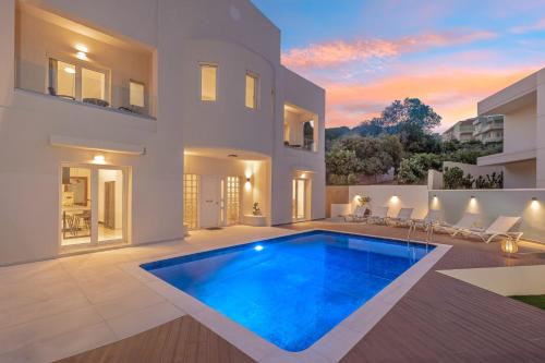 7 min from Center 6BR Villa with Airport Shuttle — 4-Star Luxury Hotel in Rodos, Greece