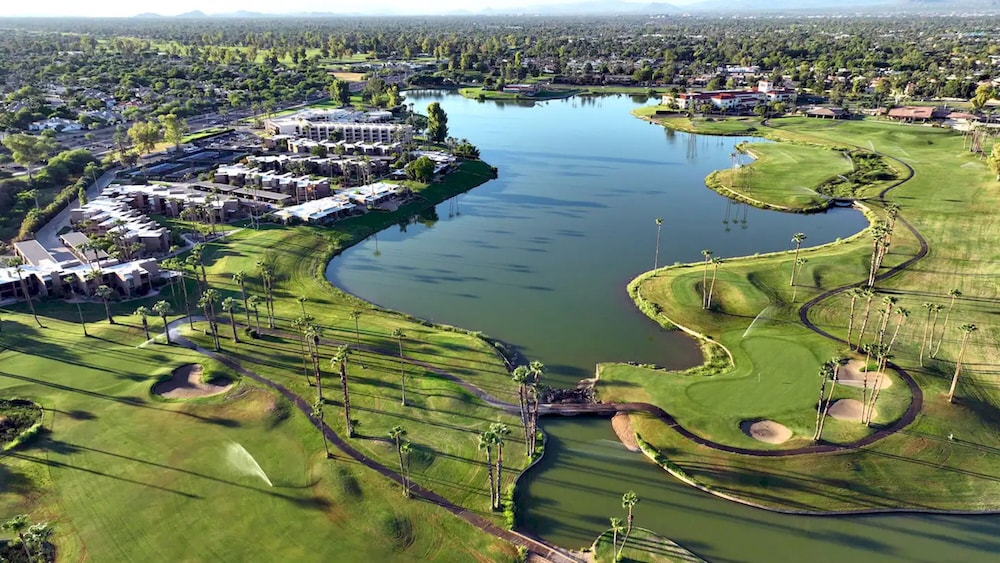 12 Room Scottsdale Golf Tennis Lake Resort Villa in Paradise Valley, United States