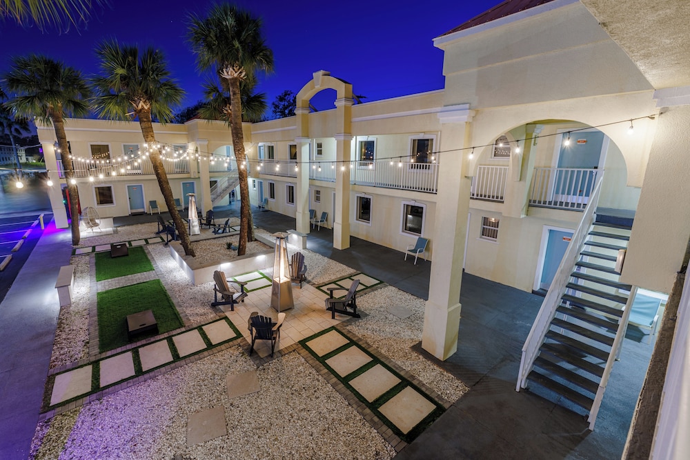 Dunes Inn & Suites - photo 32
