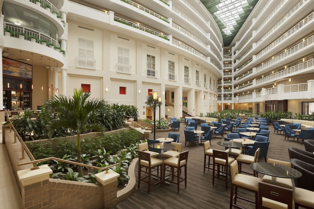 Embassy Suites by Hilton Alexandria Old Town - photo 2