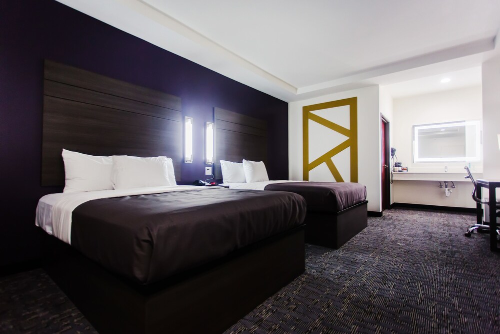 Palacio Royale Inn Boutique Katy - photo 9