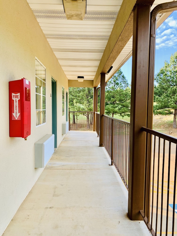 Weston Inn & Suites - photo 47