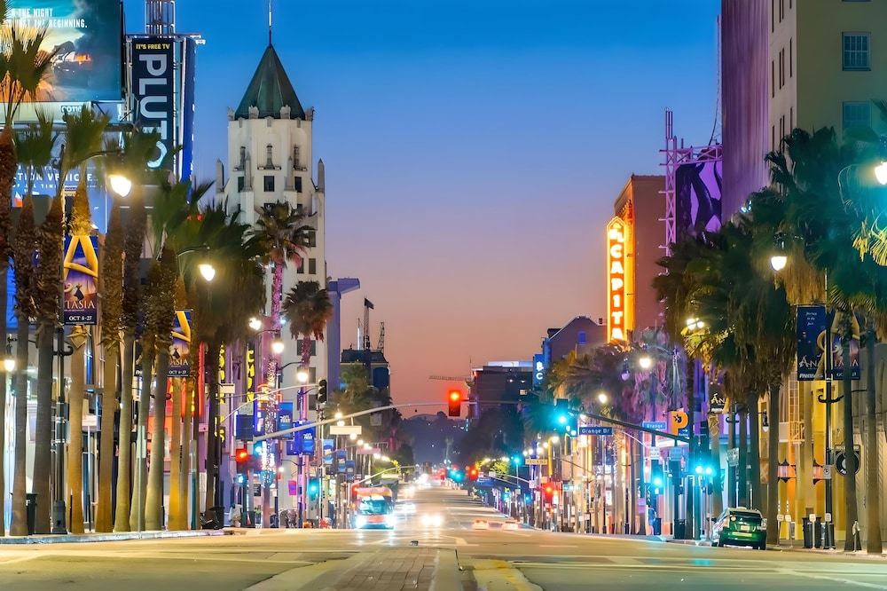 Los Angeles Premium City Suites Free Secured Parking - photo 35