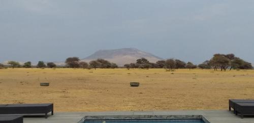 Kareefontein 8 Bedroom Lodge IKH1 — 4-Star Luxury Hotel in Bela Bela, South Africa