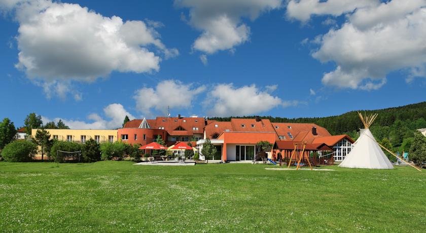 Sporthotel Zátoň — 4-Star Luxury Hotel in Vetrni, Czech Republic