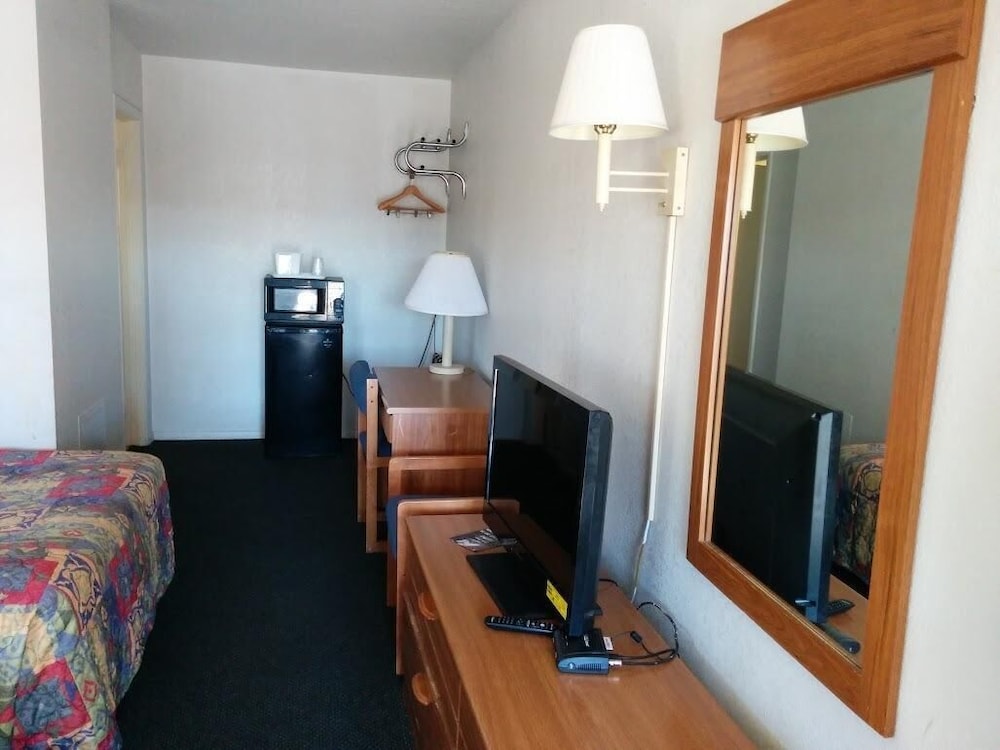 Economy Inn Safford - photo 4