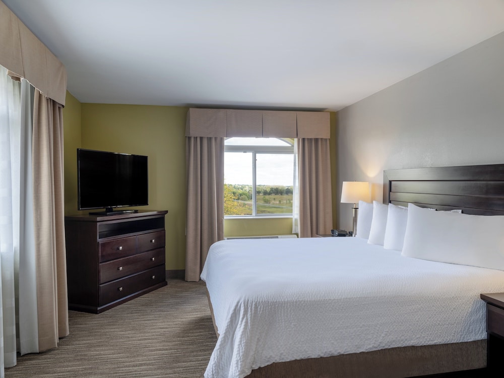 Holiday Inn Express & Suites Chicago Libertyville by IHG - photo 18