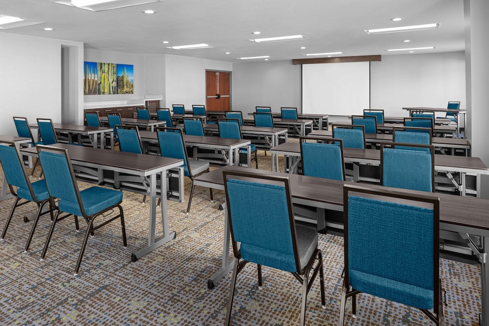 Hampton Inn Phoenix Biltmore - photo 34