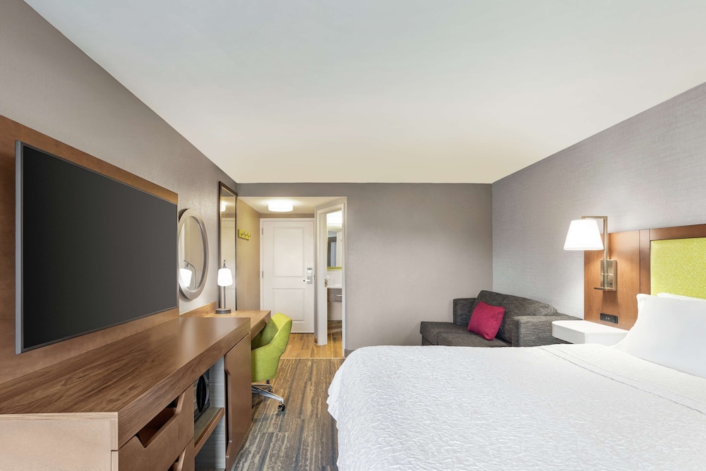 Hampton Inn Milwaukee Brookfield - photo 25