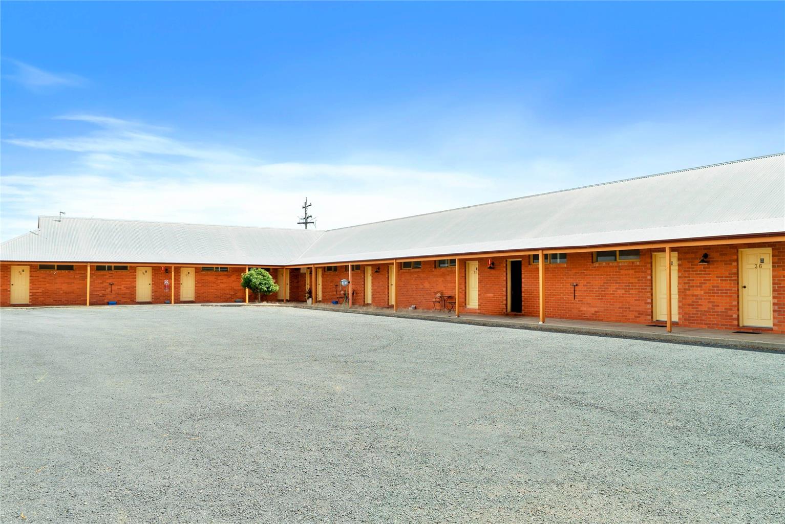Comfort Inn Bishops Lodge — 4-Star Luxury Hotel in Hay, Australia