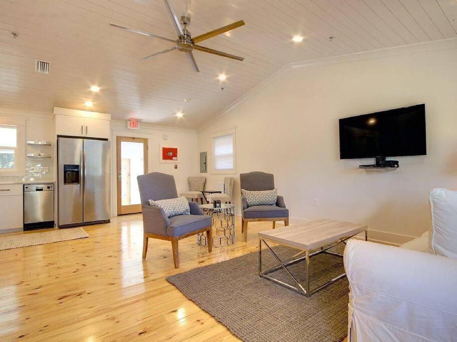 Downtown Fairhope Cottage 17954014 — Fairhope