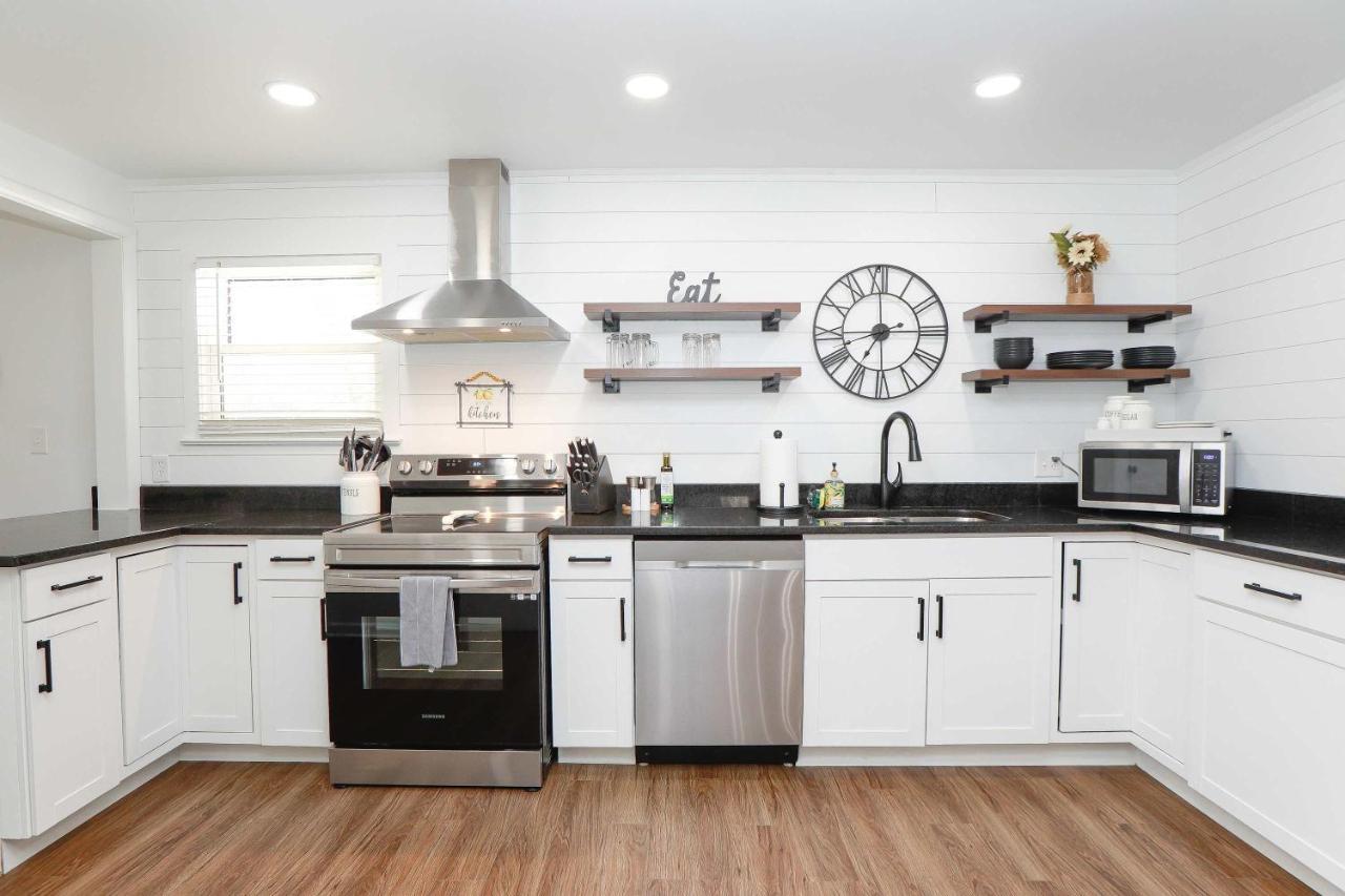 Sojourn Bayview Sanctuary Home Sleeps 6 — 4-Star Luxury Hotel in Norfolk, United States