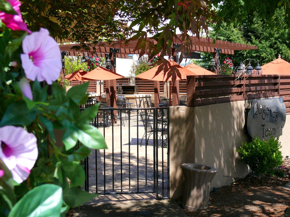 Rogue Regency Inn Medford Airport - photo 22