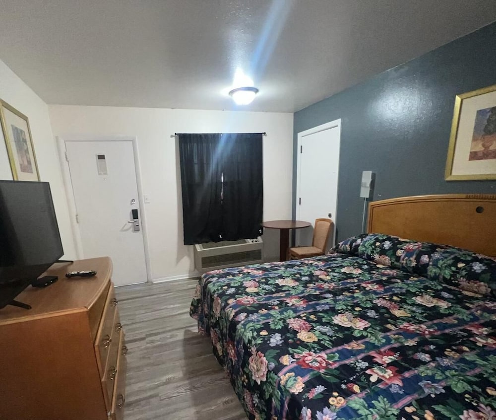 Nights Inn - photo 6