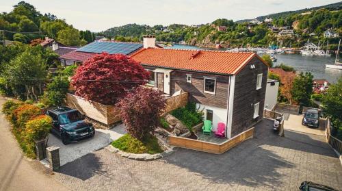 Lille Luxury moderne feriehus med stor uteplass utekjøkken og pergola in Bergen, Norway