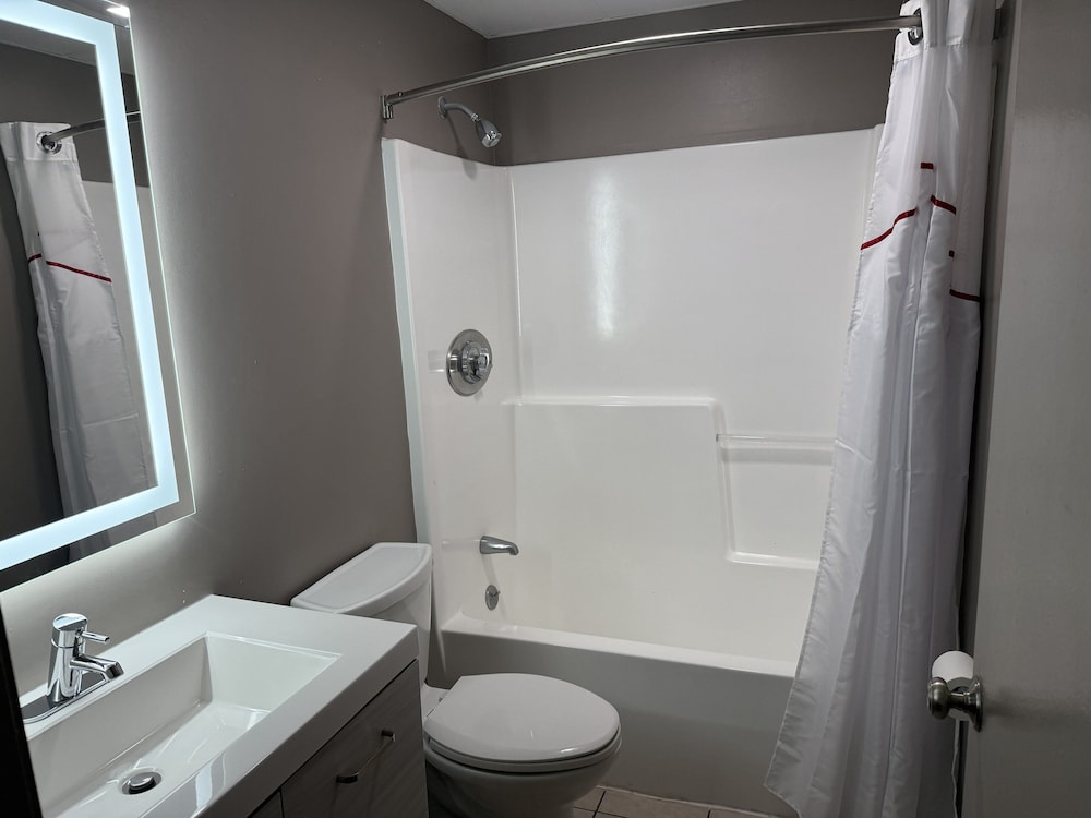 Red Roof Inn & Suites Swansea - photo 15