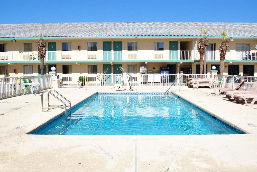 Coconut Grove Motor Inn - photo 20