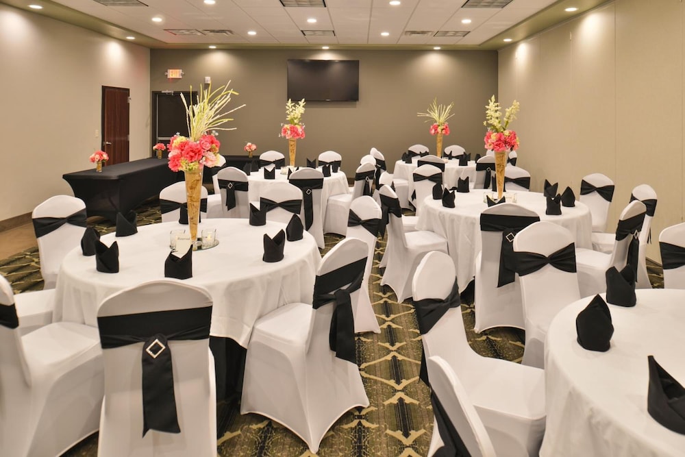 Cottonwood Inn and Conference Center - photo 35