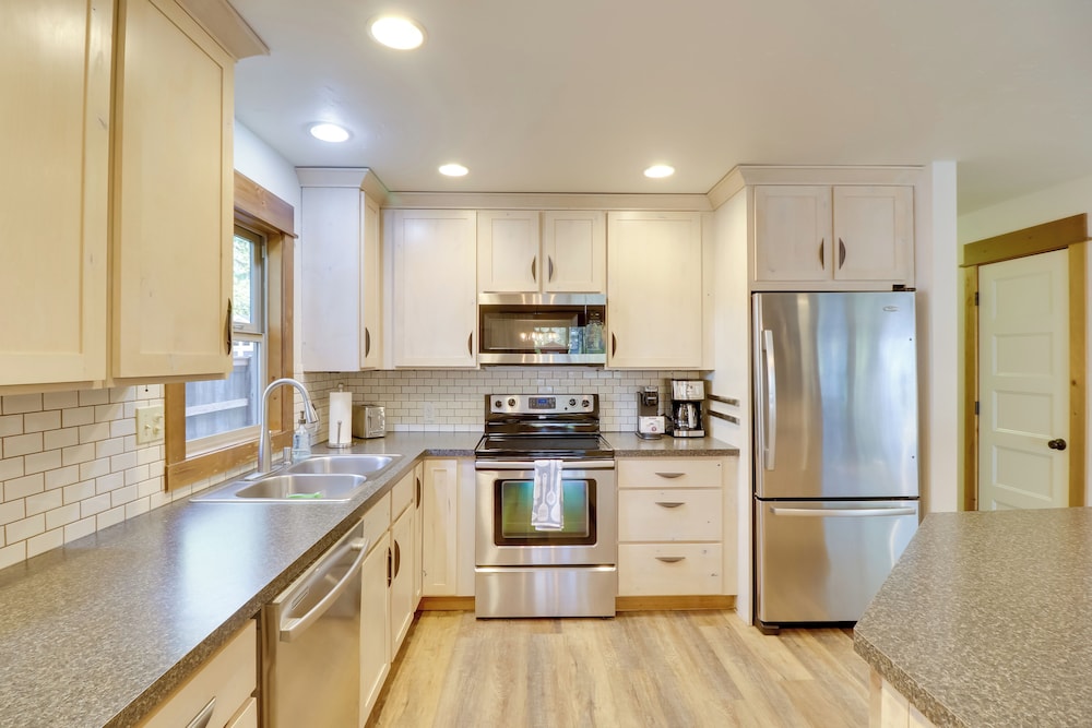 5 Mi to Whitefish Resort Minutes to Chairlifts in Whitefish, United States