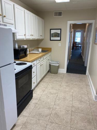 The Admiral Hotel Motel - photo 34