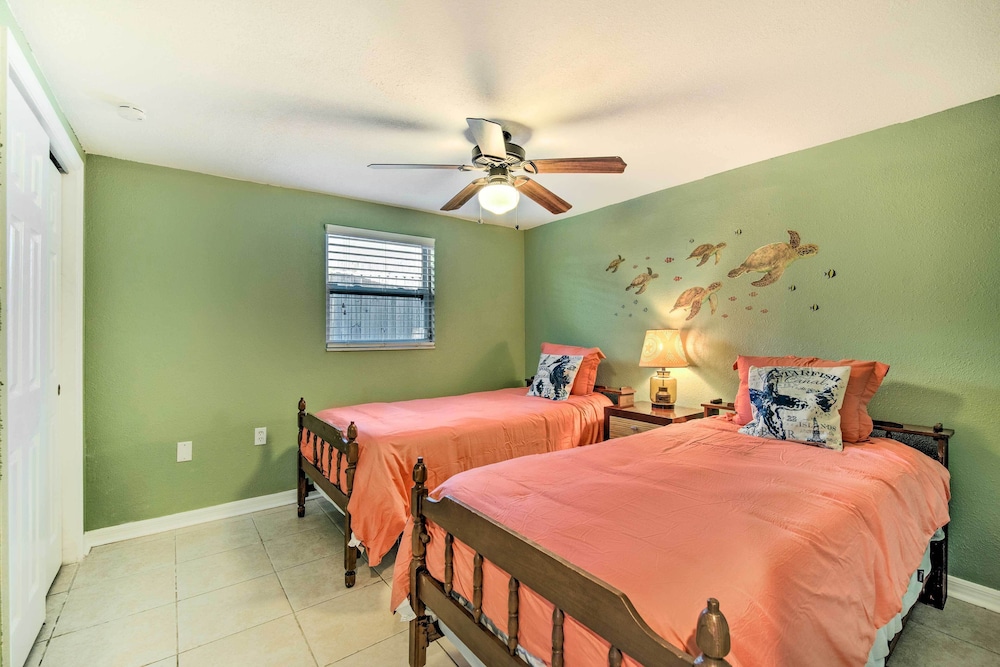 Sun soaked Hudson Getaway w Canal Access in Hudson, United States