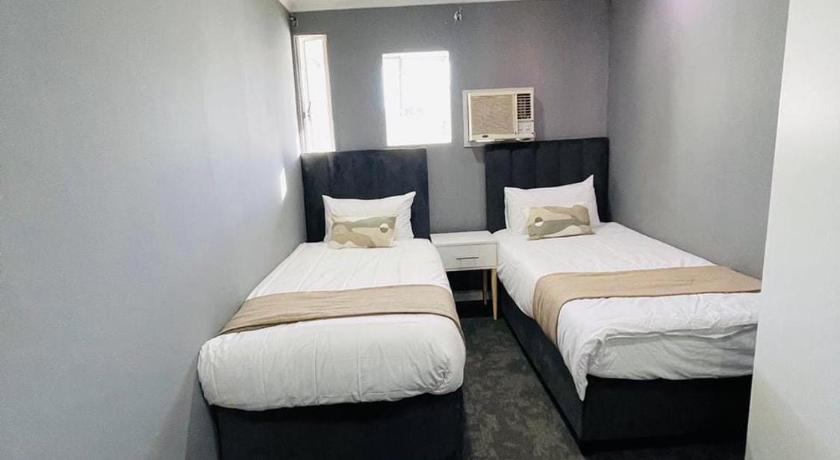 Parow city Star Legend Lodge
