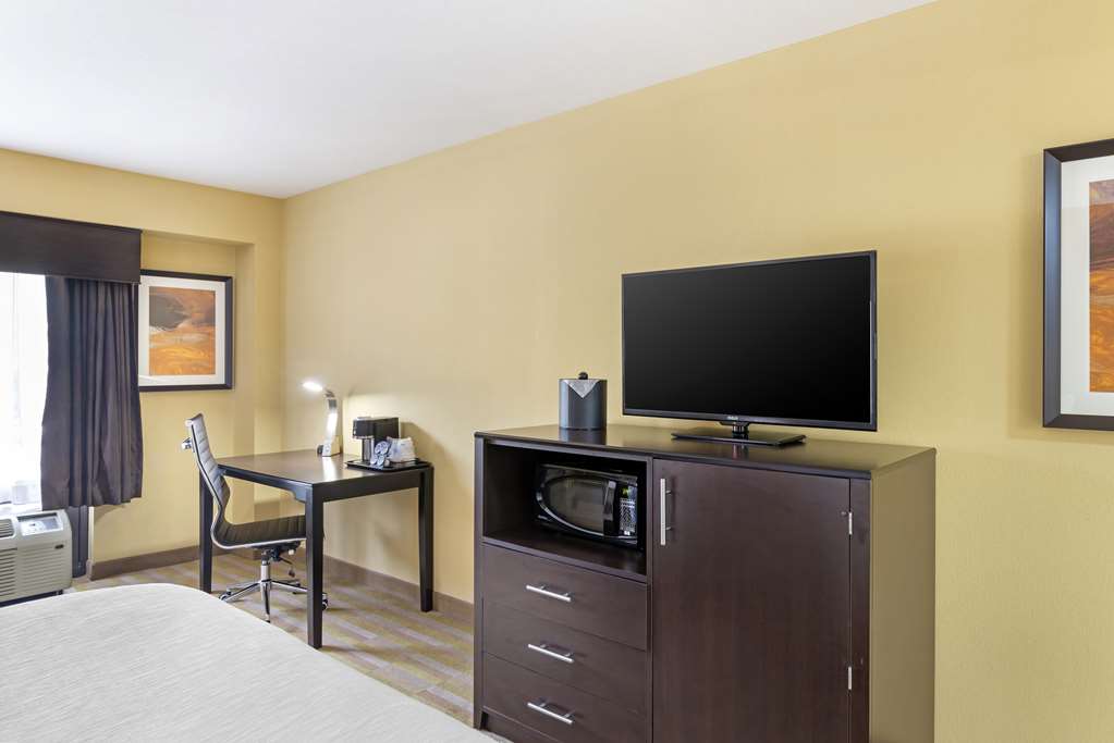 Best Western Plus Thornburg Inn & Suites - photo 14