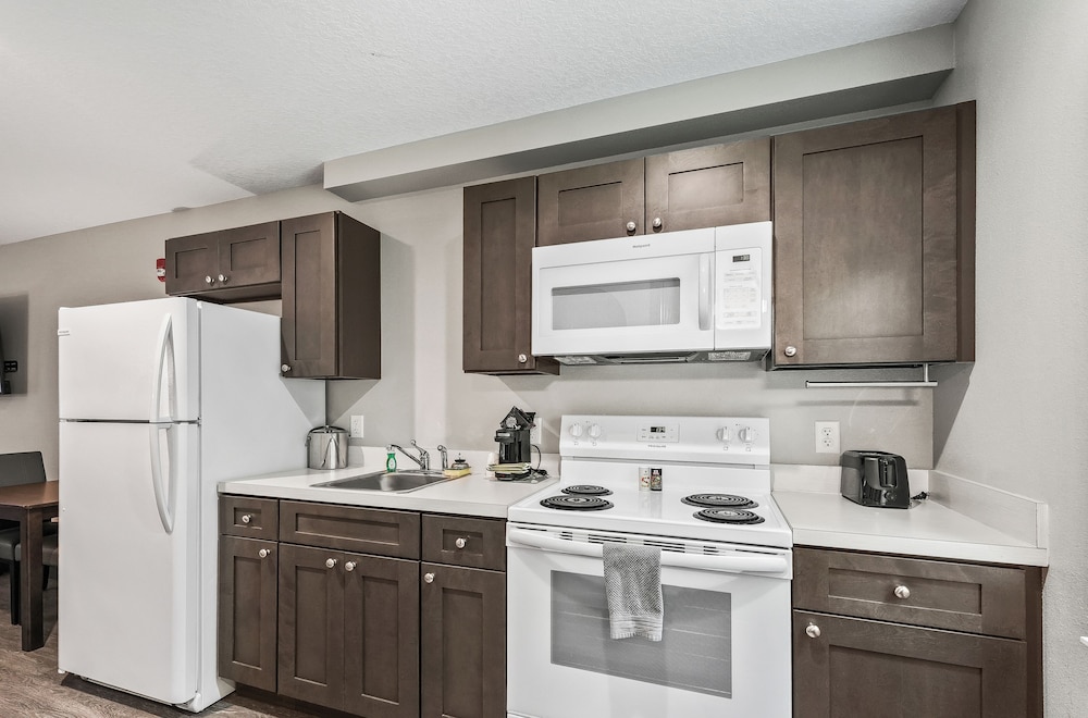Baymont by Wyndham Ocala Suites - photo 25
