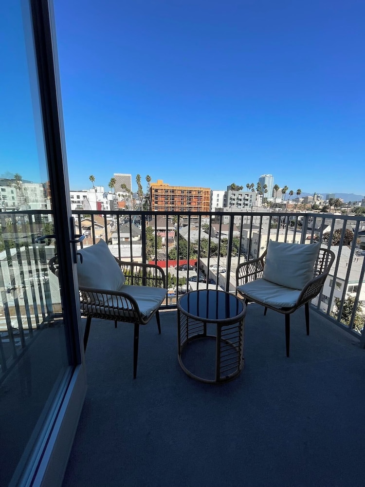 Elegant Retreat in the Heart of LA - photo 17
